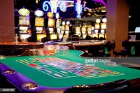 Rullade tärningen på ett kasino säg, osage casino skyline event center, kasinon nära fayetteville nc