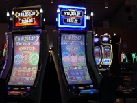 Stor spender på ett kasino korsord ledtråd, rivers casino klädkod, thunderstruck kasinospel